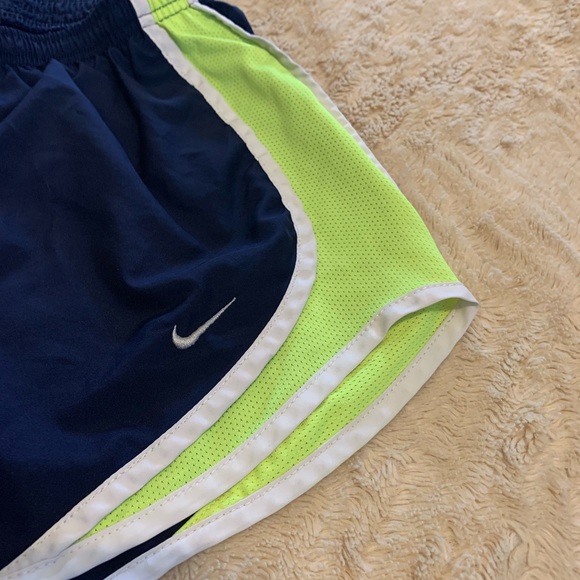 Nike running shorts - Picture 2 of 2